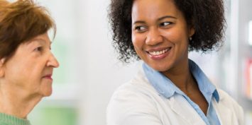 A sua farmácia vendendo mais: conheça o cross selling e up selling