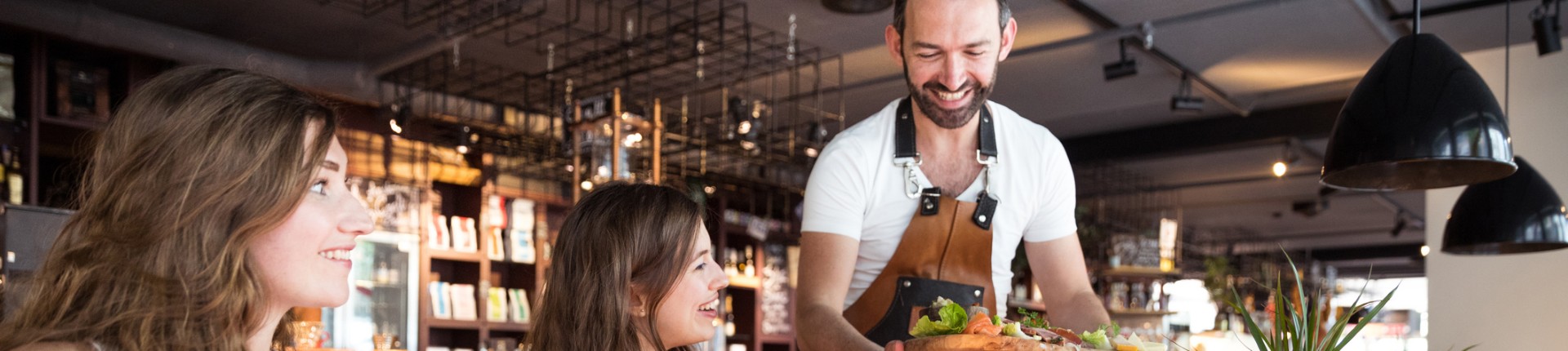 Conheça as melhores estratégias de redução de gastos no food service